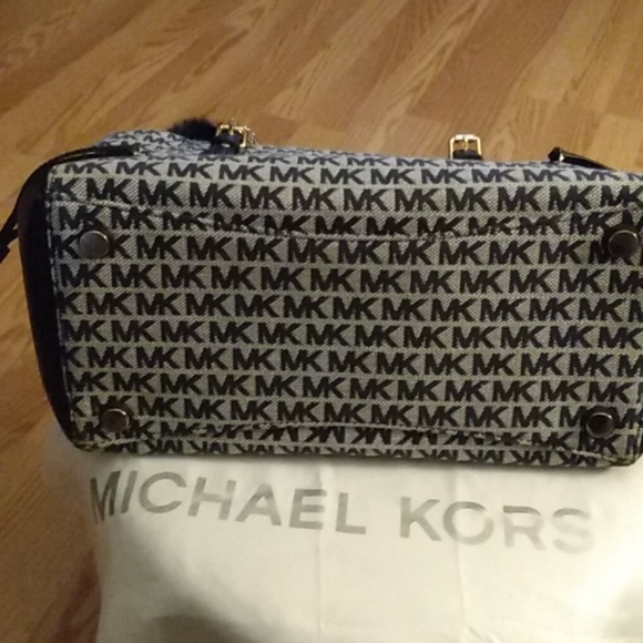 Michael kors bag - Picture 7 of 8